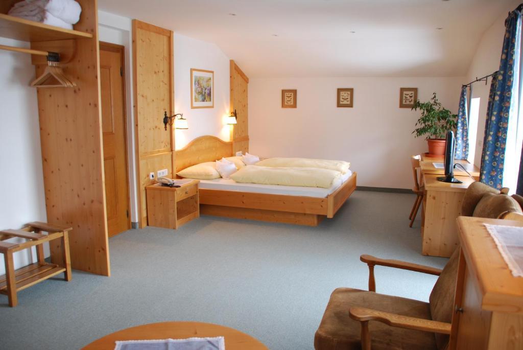 Der Erlhof Restaurant & Landhotel Zell am See Habitación foto